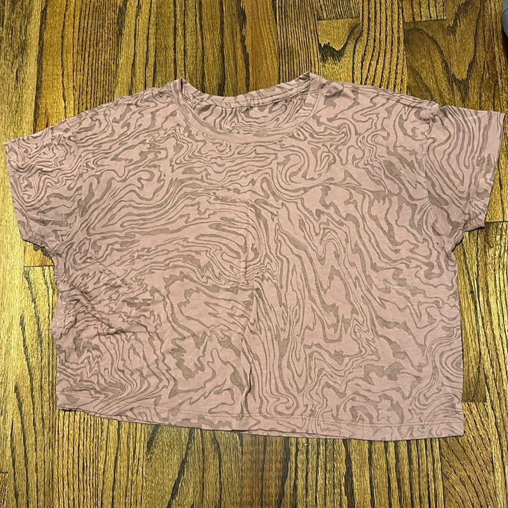 Lululemon cates tee shirt veil size 6